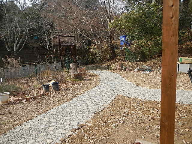 捨てたはずの石なのに 再利用でよみがえる石畳の小道 京都 山科でセルフビルド 何でも作ろうくらぶ
